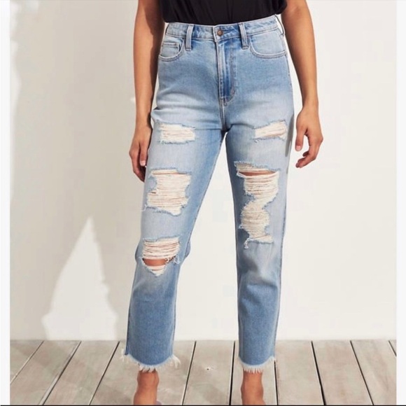 Hollister Curvy Ultra High Rise Mom Jeans Destroyed 3L - Picture 1 of 8